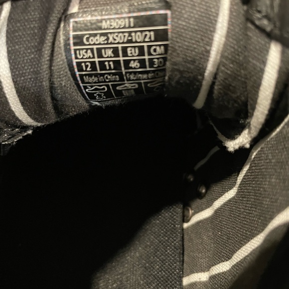 Men’s Black Anti-Slip Work Boot with Suede Upper and Padded Collar - Picture 5 of 6